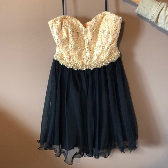 Homecoming dresses - Picture 3 of 8